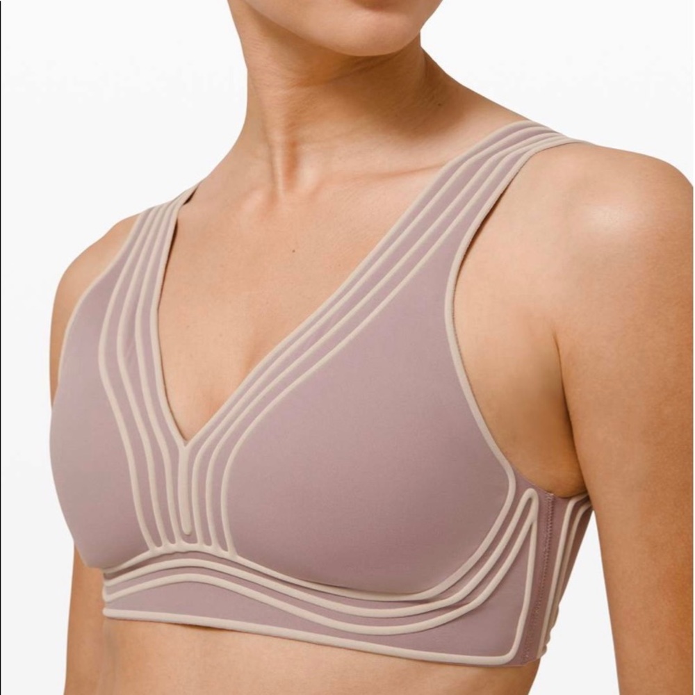 NWT Lululemon get in line sports bra sz6